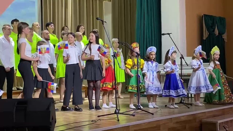 Поздравляем с Днём России и выражаем благодарность за организацию и участие в торжественном концерте, который состоялся в Акимовском ЦДК: