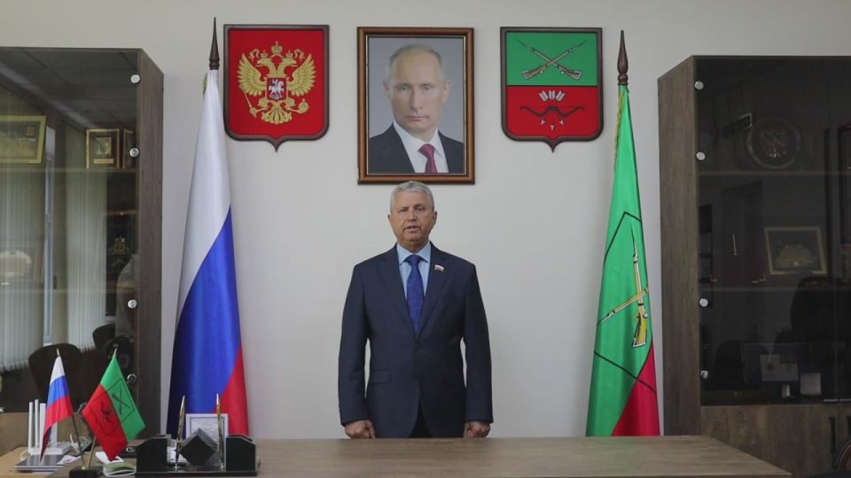 Поздравление Председателя Законодательного Собрания Запорожской области Виктора Емельяненко с Днем России