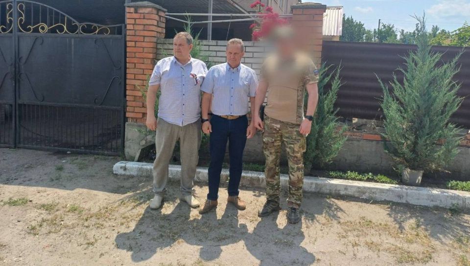 Для каждого из нас Россия - это родной язык, улыбки и счастливые глаза родных и близких, любимые с детства места