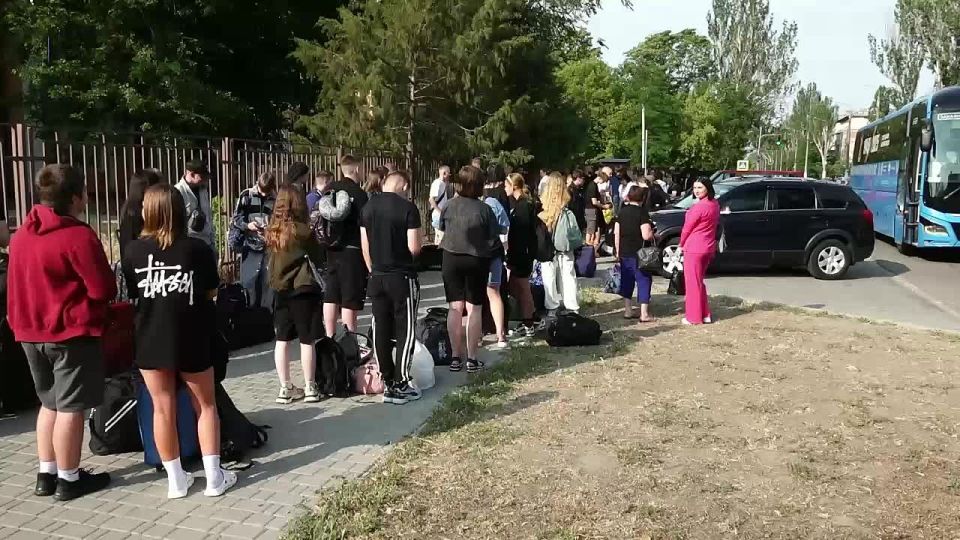 Более ста школьников из Запорожской области проведут свои летние каникулы в Москве и Нижнем Новгороде