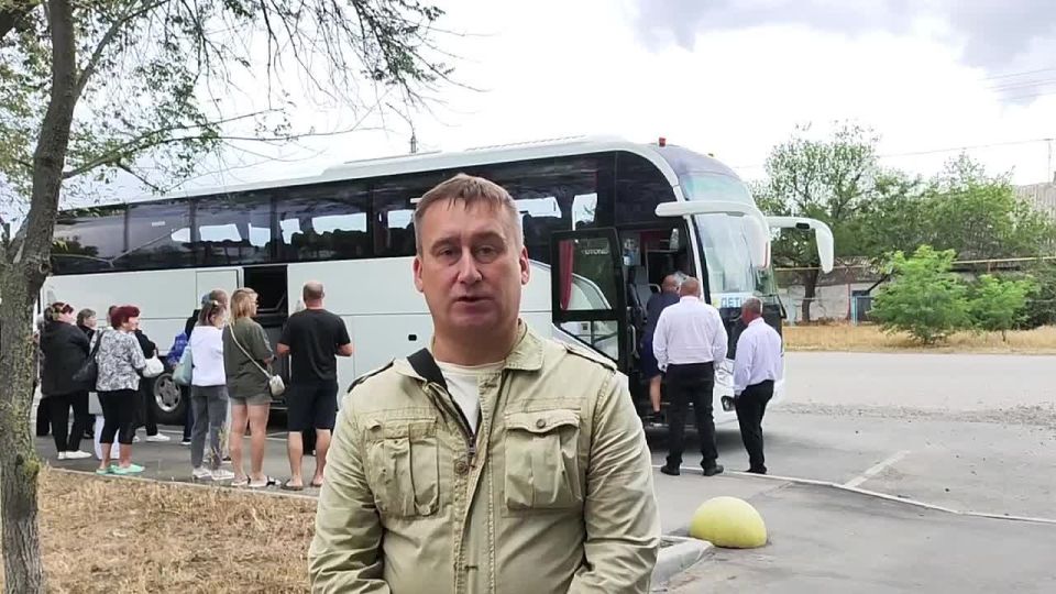 По устоявшейся традиции, более шестидесяти юных жителей Акимовского округа, с сердцами, полными предвкушения, отправились навстречу летним приключениям в гостеприимную Ярославскую область, в оздоровительный лагерь «Полянка»
