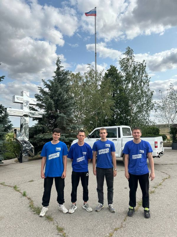 Российский флаг поднят на мемориале памяти советским воинам в селе Чапаевка Токмакского округа