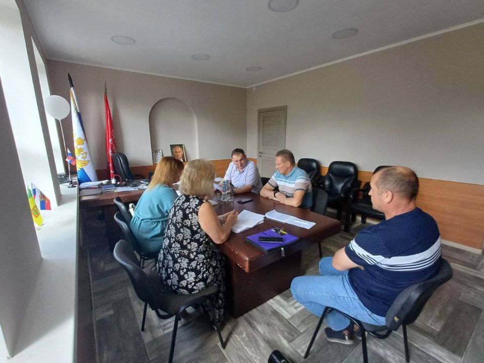 Провел встречу с руководителями образовательных организаций Пологовского муниципального округа. 