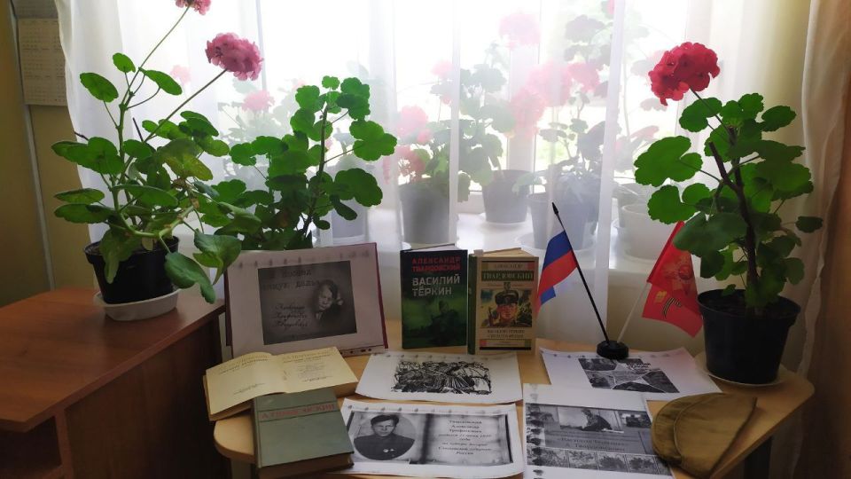 К 115- годовщине со Дня рождения знаменитого русского советского писателя Александра Трифоновича Твардовского в Приморско-Посадской сельской библиотеке оформлена выставка &quot;Я прошел такую даль&quot;