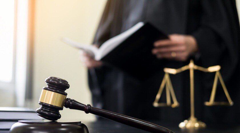 Суд обязал Акимовский район выплатить 22 сотрудникам 220 тыс