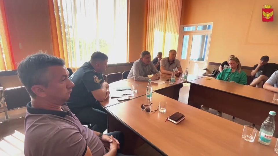 В среду, 18 июня, в администрации Приморского муниципального округа состоялось совещание с сельхозтоваропроизводителями, посвященное началу уборки ранних зерновых и зернобобовых культур