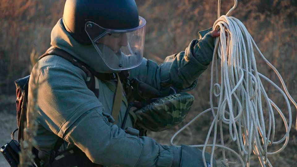 Экс-чиновника из Запорожской области пытались взорвать: Под машиной найдена бомба