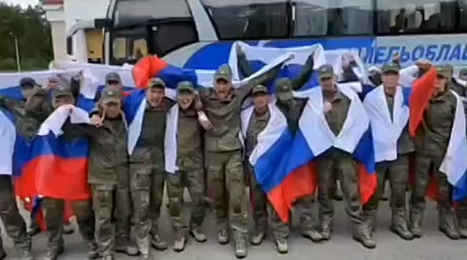 Владимир Рогов: Россия, Россия, мы дома!. Сегодня в соответствии с договорённостям в Стамбуле с подконтрольной режиму Зеленского территории возвращена группа российских военнослужащих