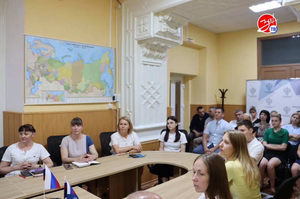 Лектор Общества «Знание» провёл встречу с госслужащими Запорожской области, посвящённую мифам о Великой Отечественной войне