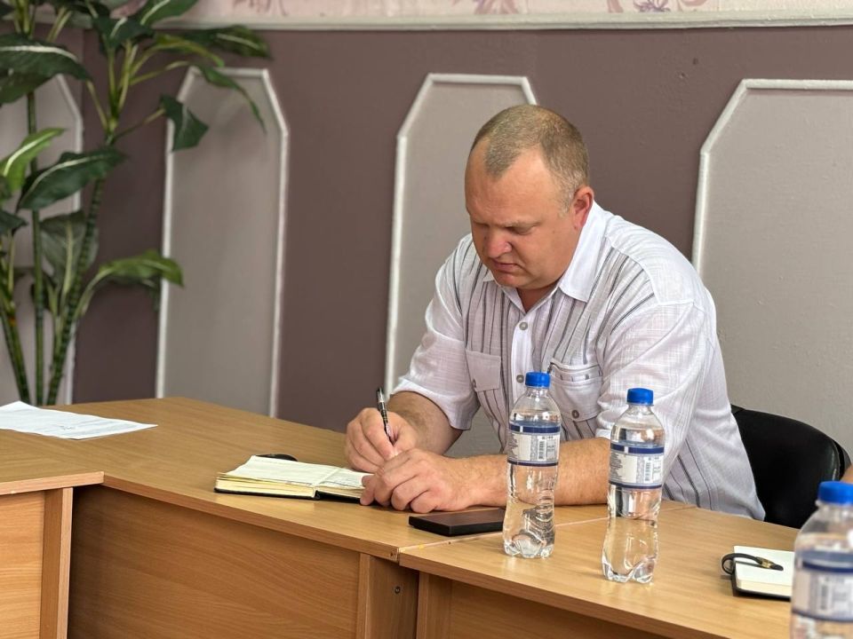 Личный приём граждан. В сёлах Астраханка и Проминь прошёл приём граждан с участием главы Мелитопольского муниципального округа, прокурора района и представителей Следственного комитета