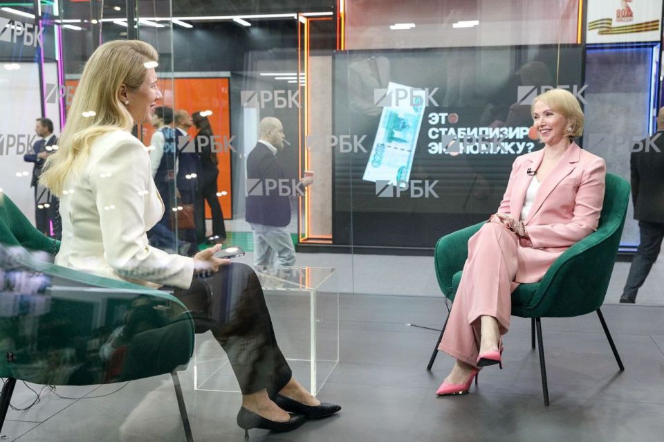 Ирина Гехт: Сегодняшний день на #ПМЭФ2025 много и, как мне кажется, продуктивно общалась с журналистами