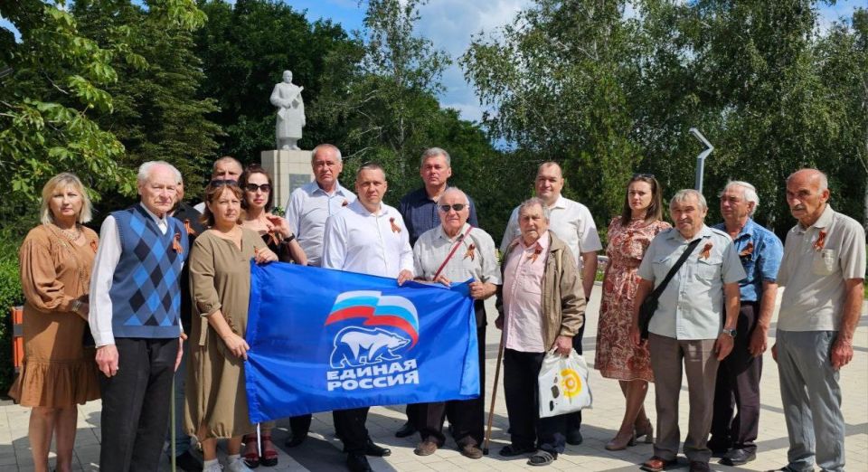 В этот день, 22 июня 1941 года, началась одна из самых трагических страниц в истории России.Единороссы Днепрорудного присоединились к тому, что важно для каждого,посетили Братскую могилу воинам Освободителям