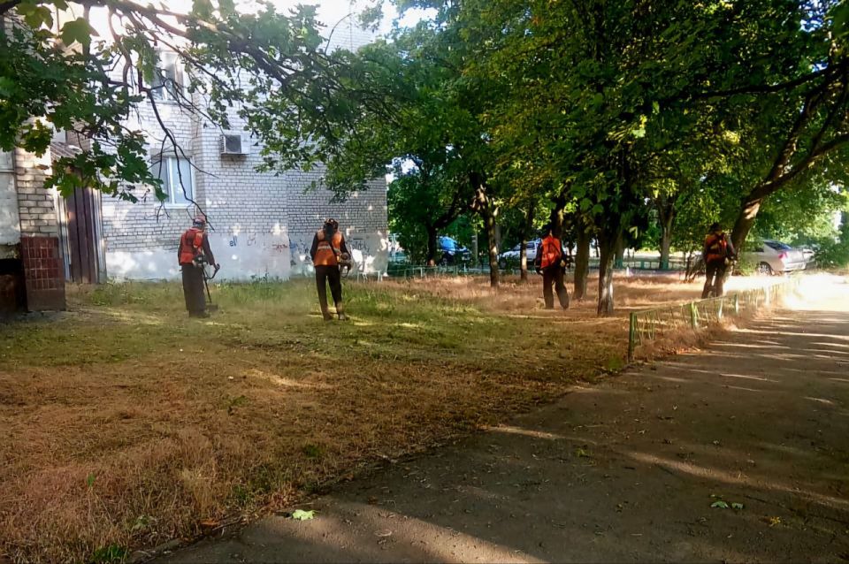 16 июня и всю прошлую рабочую неделю коммунальные службы Днепрорудного активно трудились на благо города