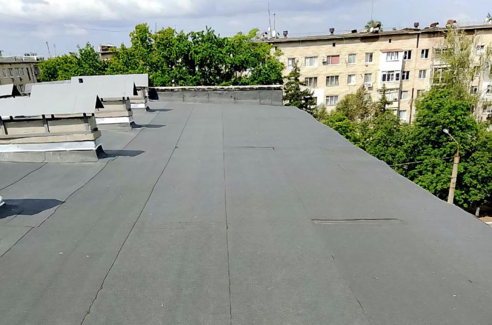 При поддержке предприятий Днепрорудного выполнен ремонт крыши студенческого общежития