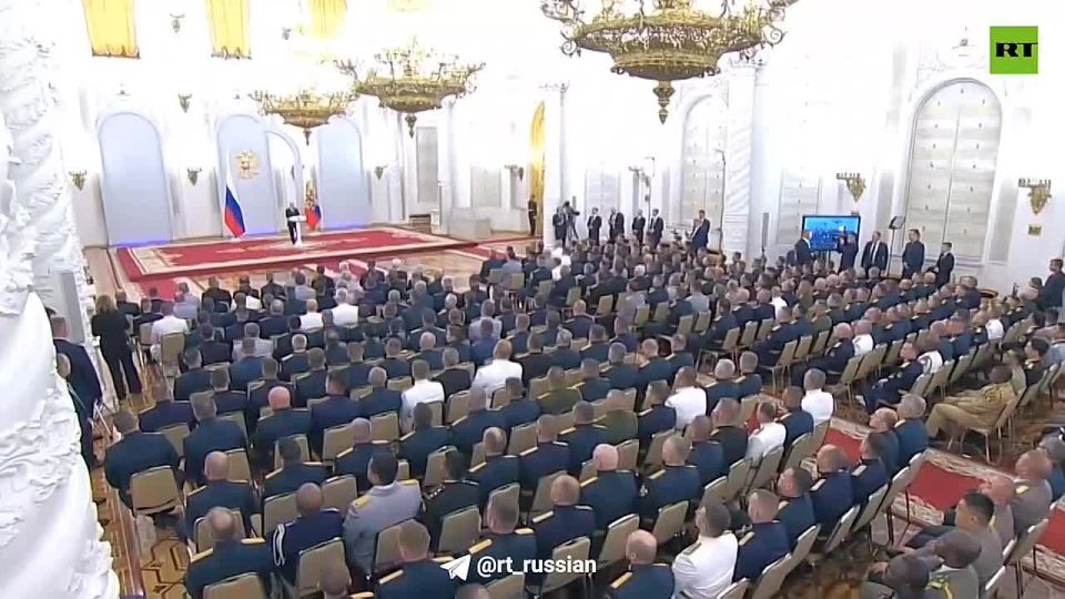 Участники СВО, все наши воины, — это прямые наследники героев Великой Отечественной войны, заявил Путин