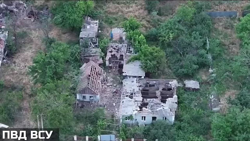 Барражирующий боеприпас &quot;Молния&quot; поражает здание с укрывавшимися в нём ВСУшниками