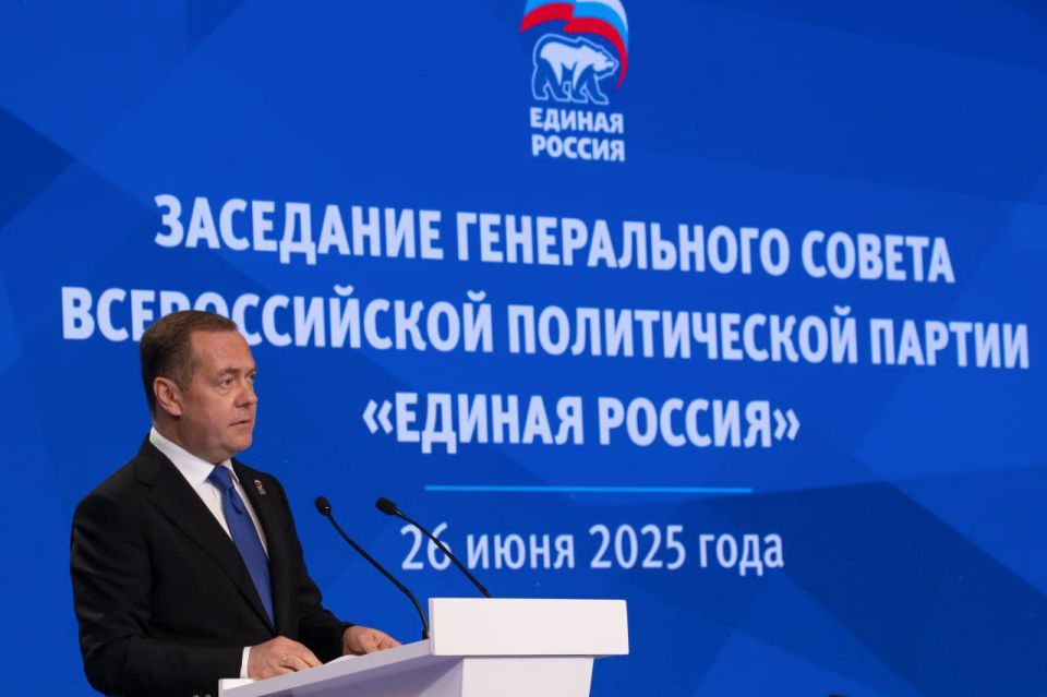 Анна Хорошун: Дмитрий Медведев заявил на заседании Генсовета, что партия в своей деятельности будет руководствоваться принципом, озвученным Президентом: территории, где присутствуют российские военные, де-факто становятся...