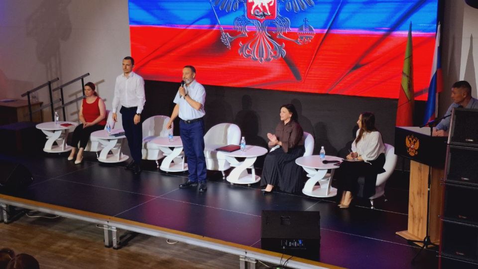 На базе РМИ прошла важная встреча директоров школ Запорожской области с представителями Министерства образования и науки