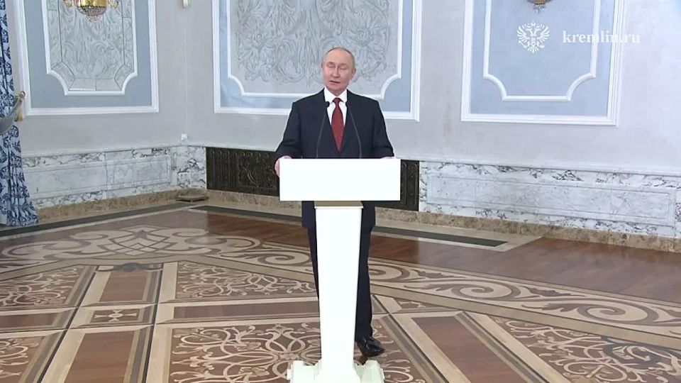 Глава Российского государства отвечает на вопросы представителей СМИ