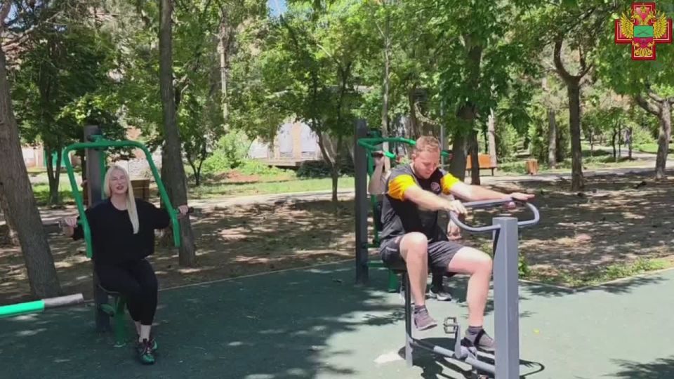 В День молодежи активные медработники Токмакской центральной районной больницы личным примером показали, что надо заниматься спортом и вести здоровый образ жизни, не ожидая понедельника!