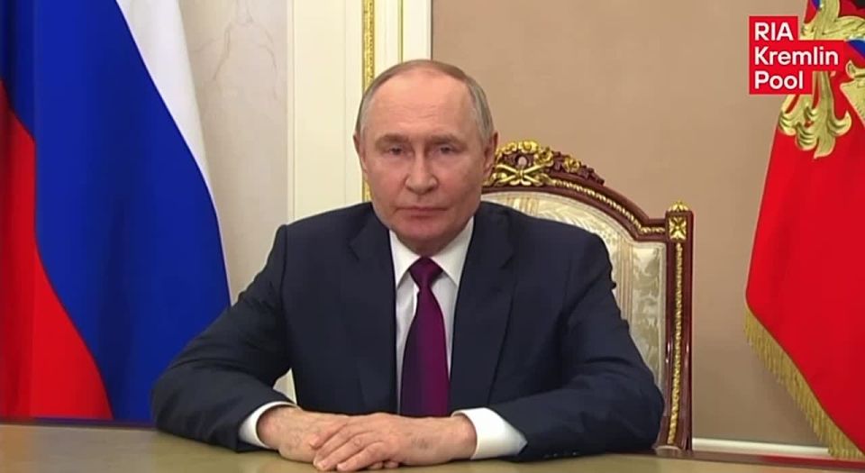 Владимир Путин поздравил российских выпускников с окончанием школы