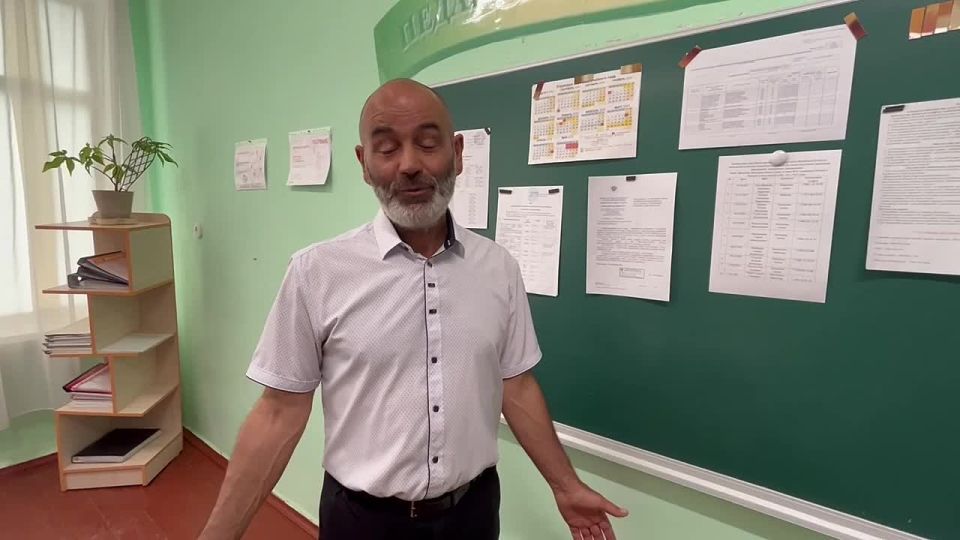 Депутат г. Приморск от ЛДПР Виталий Гоман и координатор местного отделения Олег Шенденков посетили общеобразовательное учреждение села Инзовка Приморского муниципалитета Запорожской области
