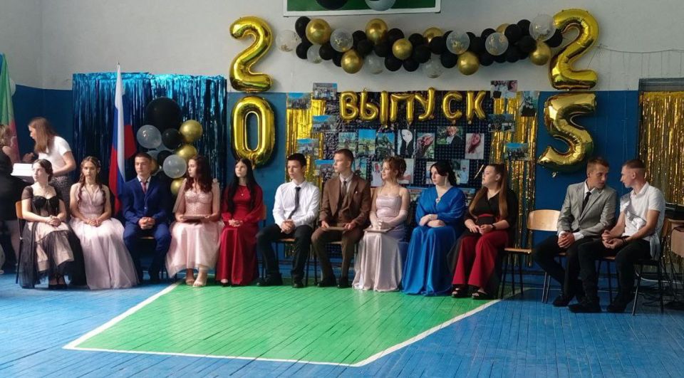 28 июня в ГБУ ОО ЗО &quot;Розовская СОШ №29&quot; - особенный день, день вручения аттестатов выпускникам 2025 года