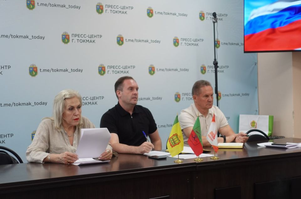 Глава Токмакского муниципального округа Александр Калмыков провел рабочее совещание , в котором приняли участие первый заместитель Председателя Правительства Пензенской области Виктор Кувайцев, председатель Токмакского...
