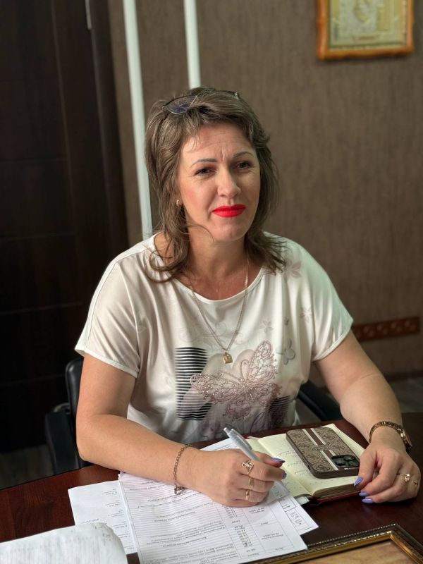 Врио главы Акимовского муниципального округа Оксана Яковлева провела оперативное совещание с начальниками структурных подразделений администрации и представителем шеф-региона Ярославской области