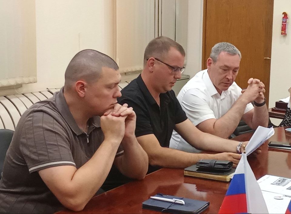 Сегодня состоялось заседание местного политического совета ПП «ЕДИНАЯ РОССИЯ», на котором главным вопросом повестки стало рассмотрение кандидатур сторонников партии, выразивших желание вступить в ряды партии