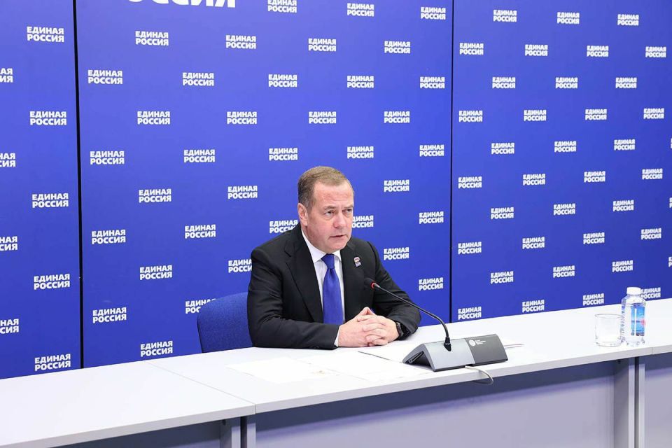 Анна Хорошун: Дмитрий Медведев одобрил возможность подачи онлайн-заявлений о вступлении в партию «Единая Россия»