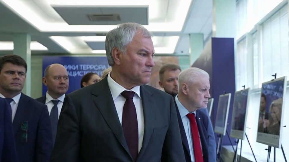 Вячеслав Володин ознакомился с выставкой «Хроники террора украинского неонацистского режима»