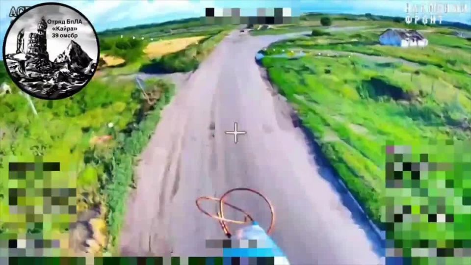 Российский оператор FPV-дрона по позывным «Гид» поразил пикап с двумя украинскими военнослужащими