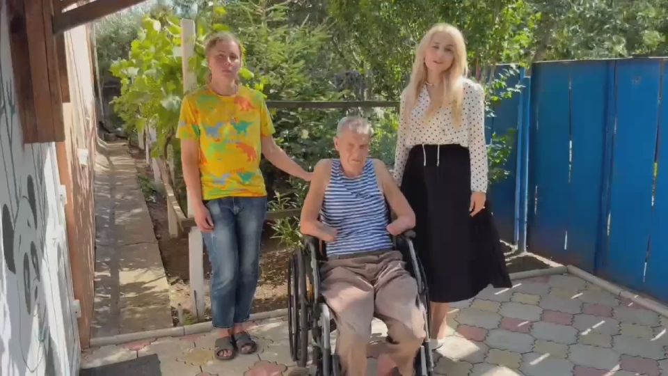 Анна Хорошун: Для маломобильных граждан Бердянска были доставлены инвалидные коляски