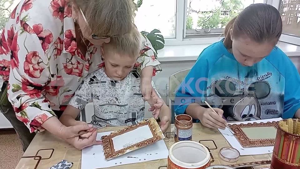 Мастер-класс по изготовлению поделки ко Дню семьи, любви и верности прошёл в Энергодаре