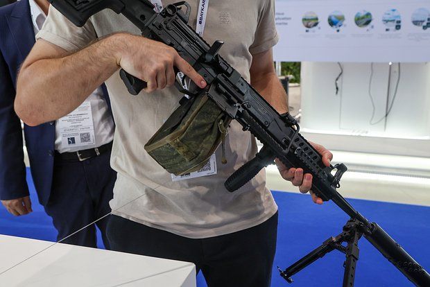 МО: Российские десантники начали применять новые пулеметы РПЛ-20 в зоне СВО