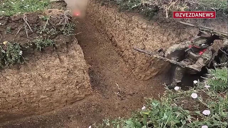 Российские бойцы в зоне СВО получили новейшие легкие ручные пулеметы с ленточным питанием РПЛ-20