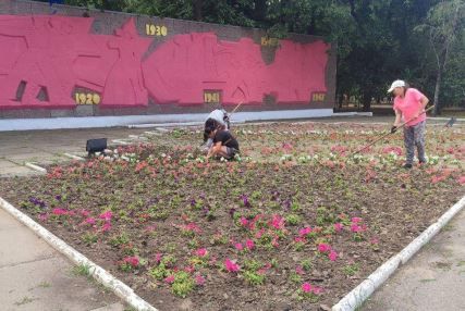 Мелитополь расцветает!. В городе продолжаются работы по благоустройству: