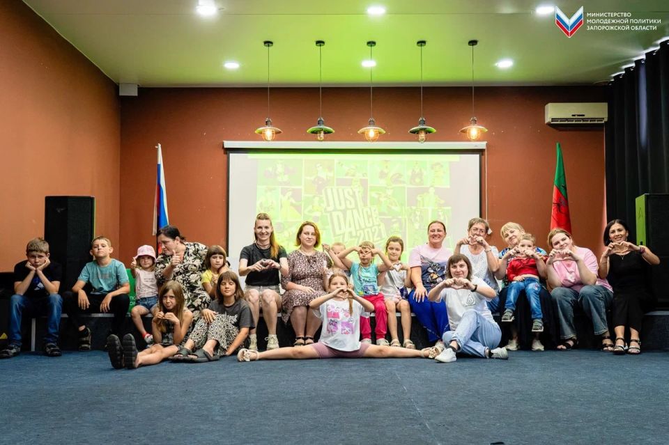 Танцевальный флешмоб, приуроченный ко Дню семьи, любви и верности