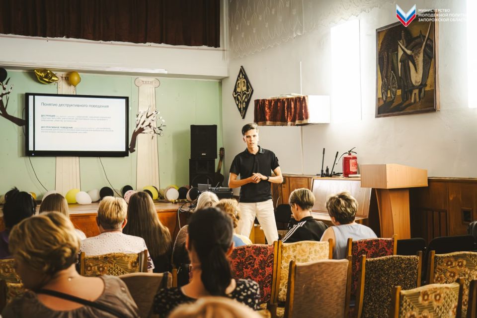 Учителя — на передовой профилактики: как защитить подростков от деструктивных влияний?