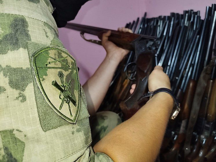 В Запорожской области Росгвардия передала крупную партию оружия в зону СВО