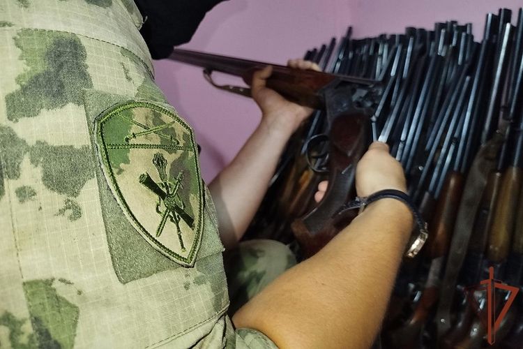 Росгвардия передала от жителей запорожской области крупную партию оружия в зону СВО