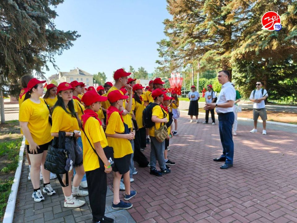 Министр образования Чувашии провёл патриотическую экскурсию для детей из Запорожской области