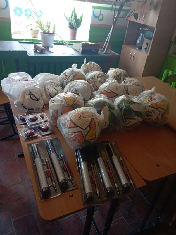 В школы Великой Белозерки и Малой Белозерки прибыл спортивный инвентарь для занятий физкультурой