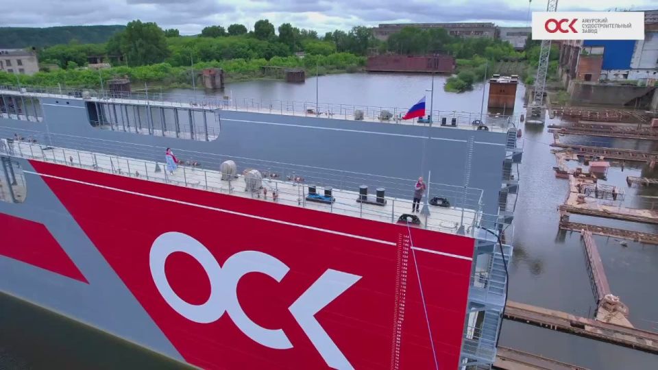 Максим Зубарев: ВВЕДЕН В СТРОЙ СПУСКОВОЙ ДОК-ПОНТОН «АМУРЕЦ»