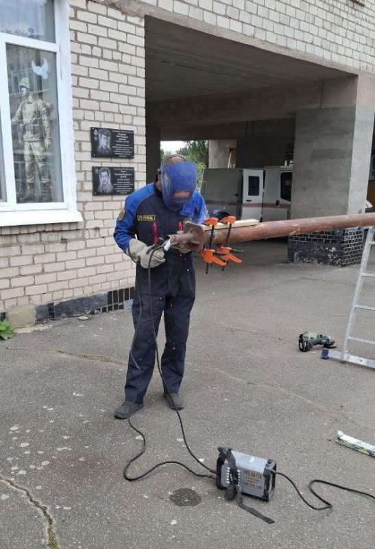 У школы №6 в Токмаке появится флаг России