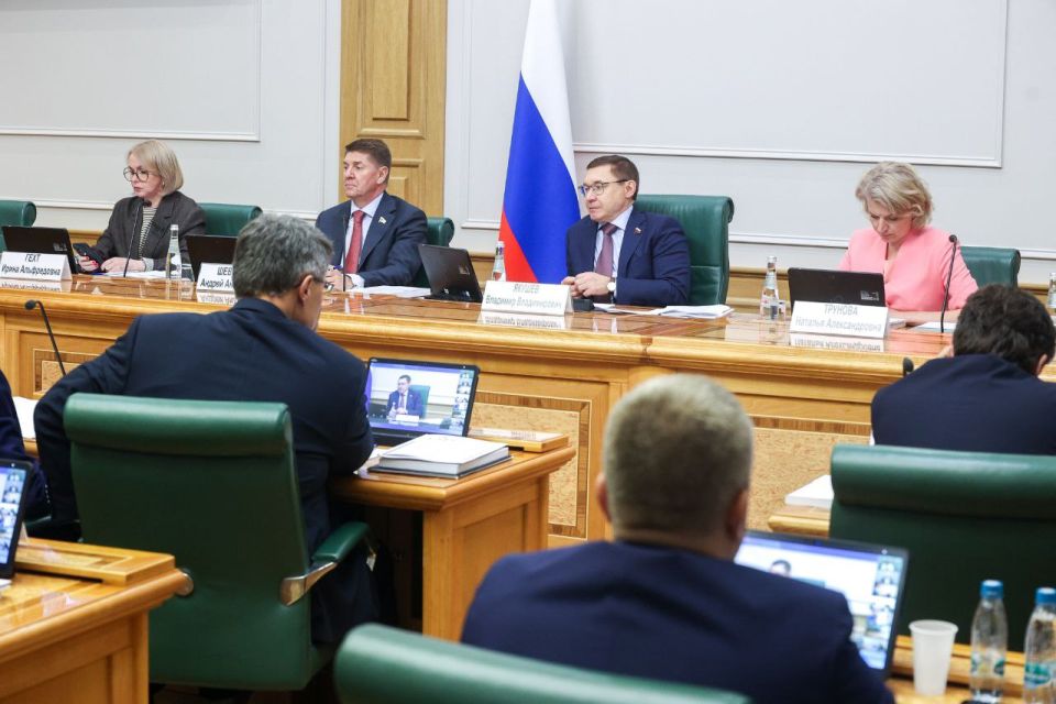 Ирина Гехт: Во время поездок по региону мне много вопросов поступает от руководителей СПК и семейно-родовых общин о мерах поддержки оленеводства - от покупки техники до доставки детей в тундру