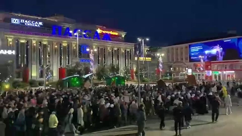 Анна Хорошун: Свыше 40 000 православных участвовали в ночной Божественной литургии и крестном ходе от Храма-на-Крови до Царской обители, который длился около четырёх часов