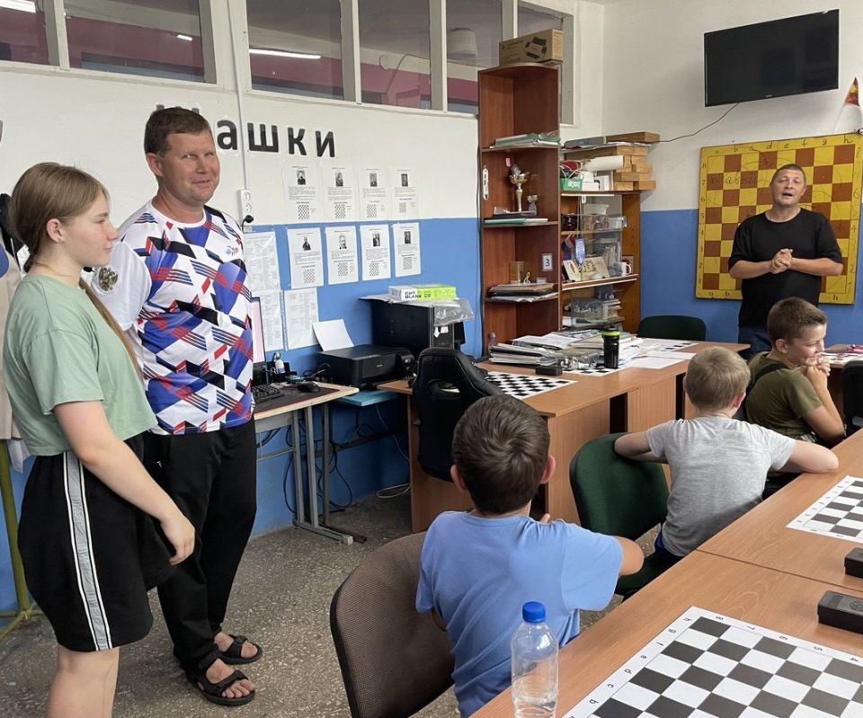 16 июля состоялся Мастер-класс по русским шашкам для детей до 11 лет от волонтёров-спортсменов Акимовской спортивной школы "Колос"