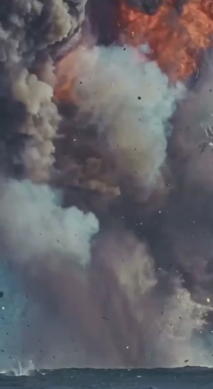 Канадские военные в ходе учений Trident Fury 2025 впервые испытали безэкипажный катер - камикадзе Hammerhead